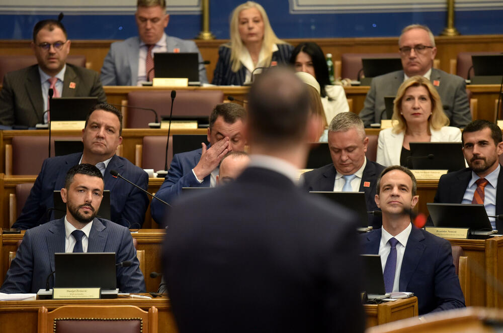 <p>Premijer Milojko Spajić danas odgovarao na pitanja poslanika na premijerskom satu u Skupštini</p>