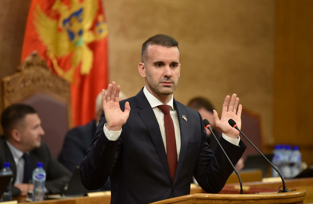 <p>Premijer Milojko Spajić danas odgovarao na pitanja poslanika na premijerskom satu u Skupštini</p>