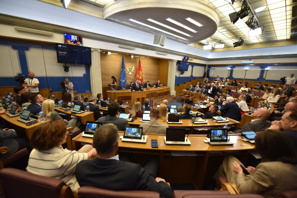 <p>Premijer Milojko Spajić danas odgovarao na pitanja poslanika na premijerskom satu u Skupštini</p>
