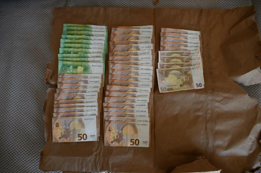 <p>Izvršeni su pretresi više od 30 objekata, uključujući stambene jedinice, poslovne prostore i pomoćne objekte koje koriste povezana lica, rečeno je iz policije</p>