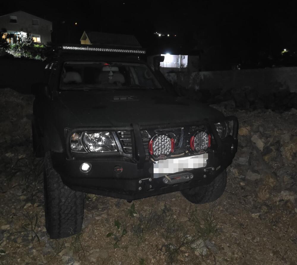 <p>Izvršeni su pretresi više od 30 objekata, uključujući stambene jedinice, poslovne prostore i pomoćne objekte koje koriste povezana lica, rečeno je iz policije</p>