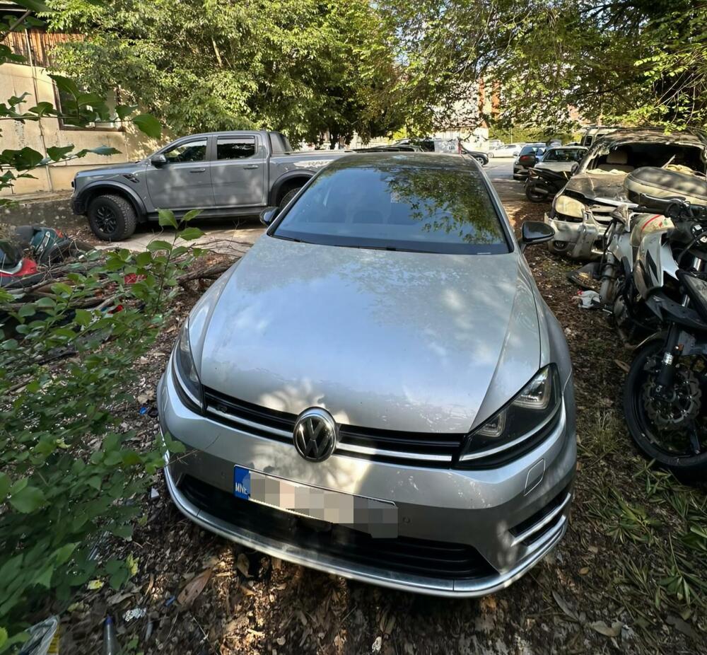 <p>Izvršeni su pretresi više od 30 objekata, uključujući stambene jedinice, poslovne prostore i pomoćne objekte koje koriste povezana lica, rečeno je iz policije</p>