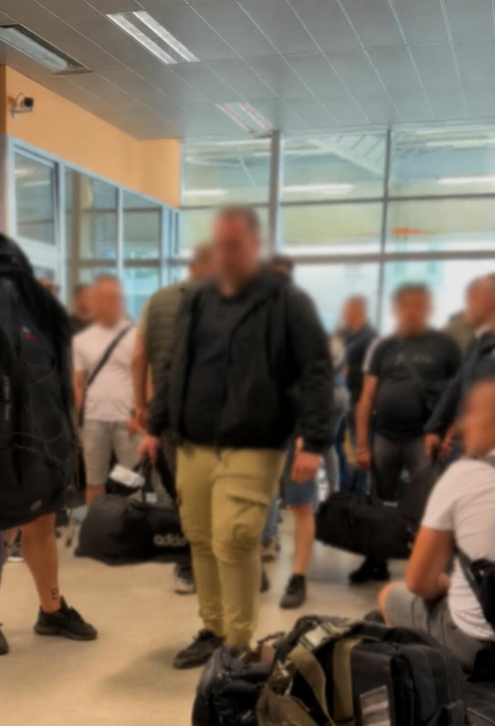 Zadržani putnici iz Srbije