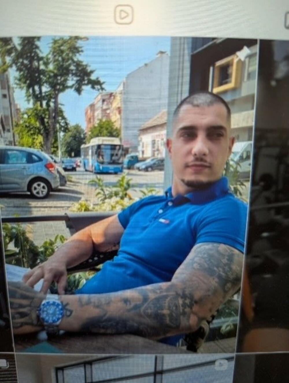 <p>"Crnogorska policija danas je u okviru opsežnih, kontinuiranih i pojačanih aktivnosti koje sprovodi povodom održavanja Samita EU &ndash; Zapadni Balkan, na graničnom prelazu Aerodrom Tivat izvršila pojačane granične i bezbjednosne kontrole, kojom prilikom je izdvojen i stavljen pod kontrolu čarter let na relaciji Beograd&ndash;Tivat, kojim je u Crnu Goru doputovalo 87 državljana Republike Srbije", piše u saopštenju Uprave policije</p>