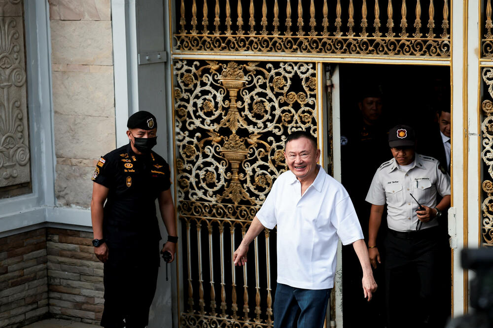 Šinavatra nakon puštanja na uslovnu slobodu prošlog mjeseca, Foto: REUTERS