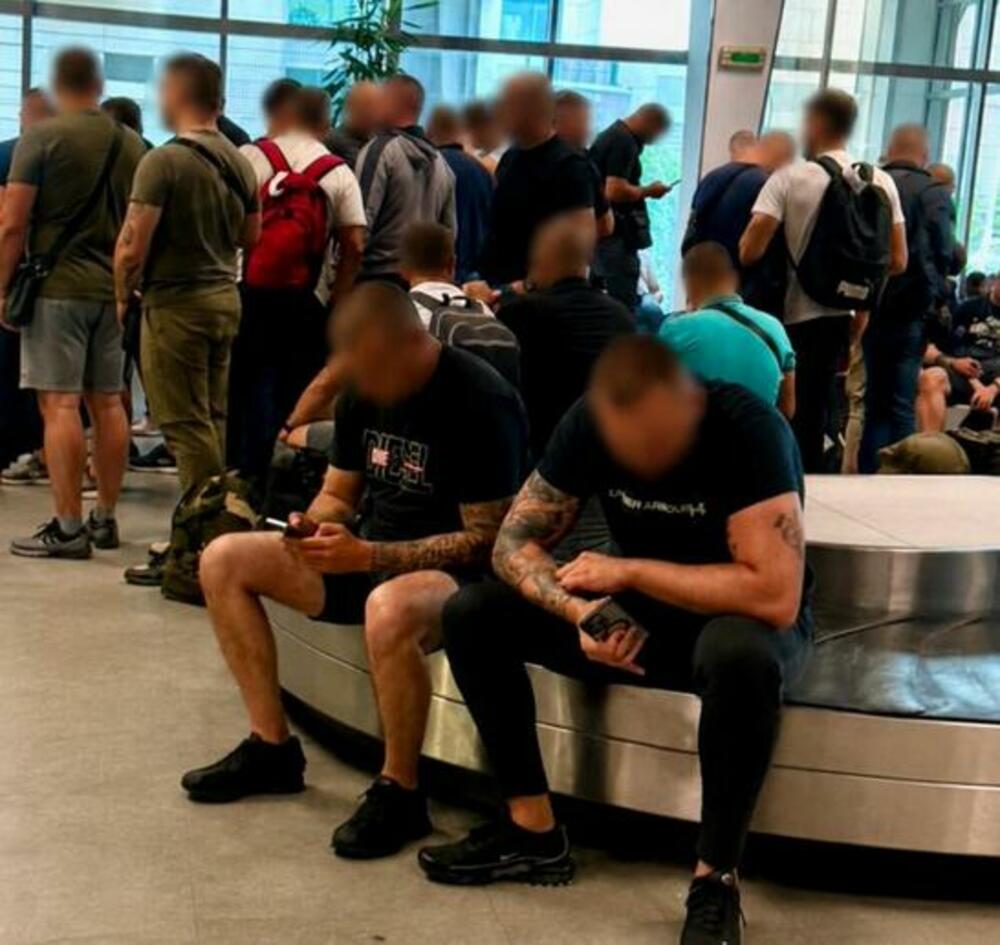 Kontroverzni putnici čarter leta vraćeni za Beograd