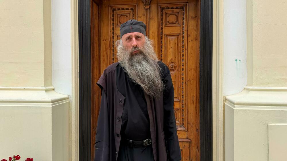 Manastir u pančevačkoj rafineriji: 'Do ograde jedan svet, iza...