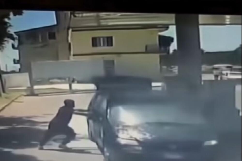 Sa snimka nadzorne kamere na pumpi u Kalabriji, Foto: PrintScreen/Youtube