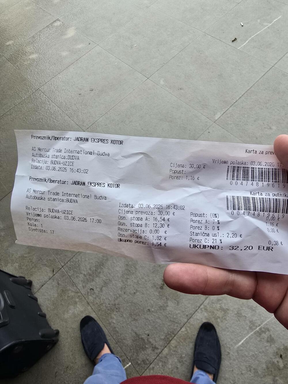 <p>Potpredsjednik GP URA je kazao "Vijestima" da je u autobusu bilo oko 40-ak putnika, od čega 10-15 crnogorskih državljana, te da su svi, osim njega, prošli.</p>