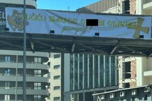 Uvredljivi transparenti za Vučića na primorju