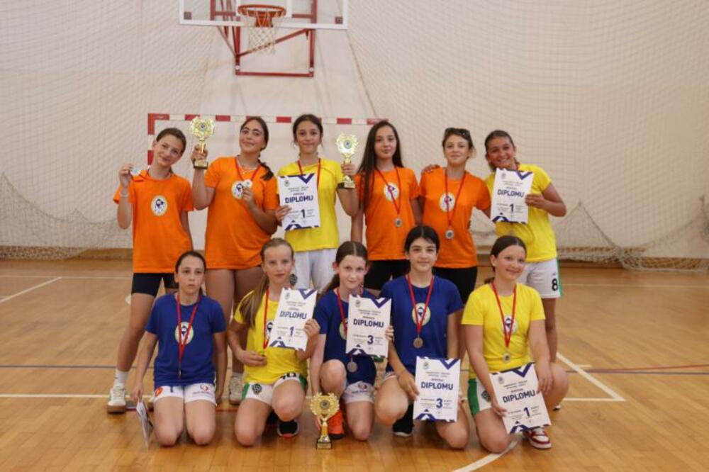 Timski duh donio pobjedu djevojčicama iz Rožaja, Foto: Crnogorski školski sportski savez