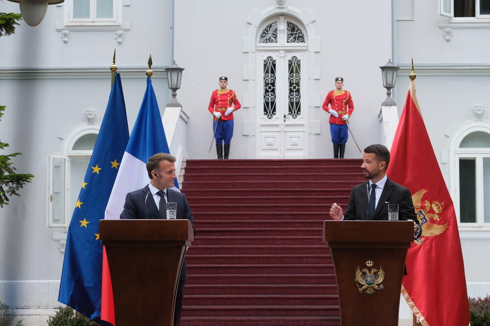 Jakov Milatović, Emanuel Makron