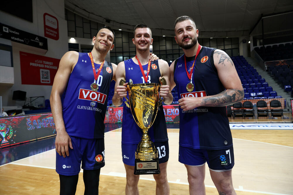 <p>"Plavi" u drugom meču finala savladali SC Derbi 94:84 i sa 2:0 u seriji osvojili novi trofej</p>