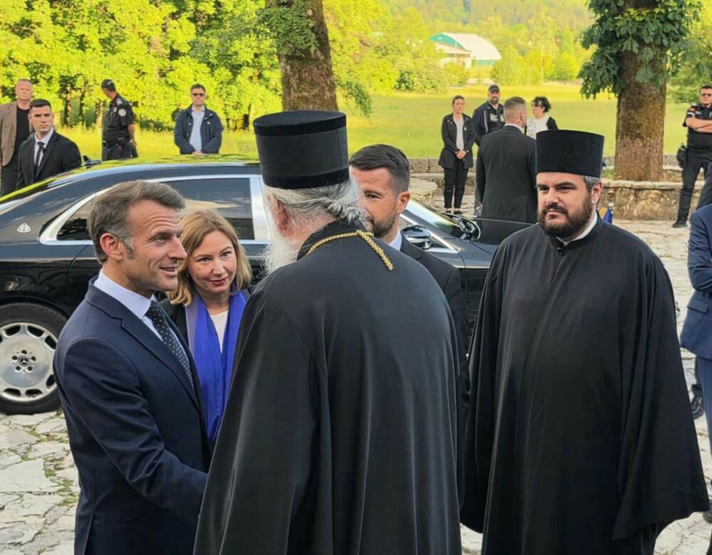 <p>"Za uvažene goste u prostorijama Mitropolije upriličen je prijem, u toku kojeg je u prijatnoj i srdačnoj atmosferi razgovarano o mnogim aktuelnim temama", piše u saopštenju Mitropolije crnogorsko-primorske</p>