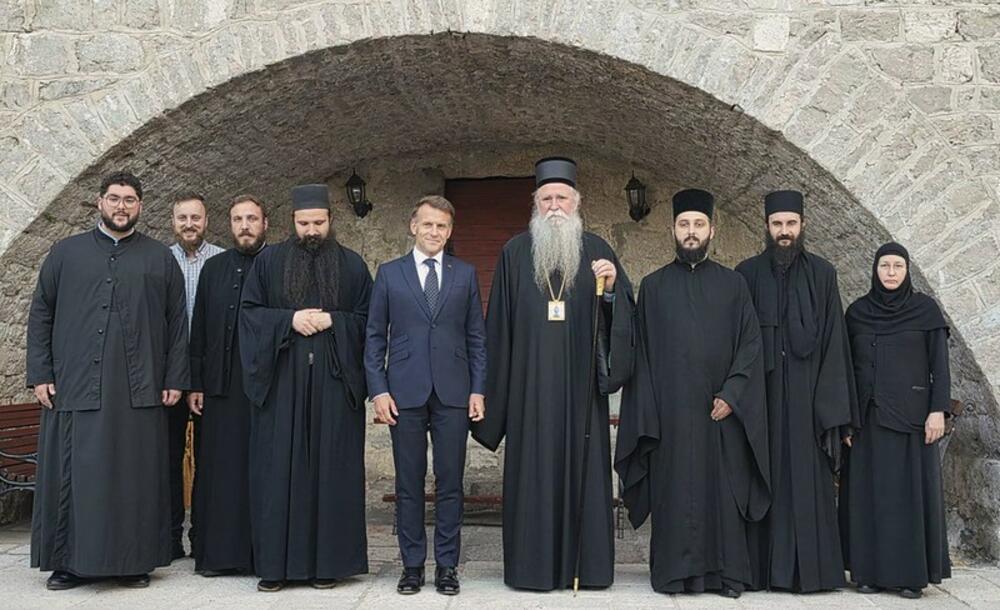 <p>"Za uvažene goste u prostorijama Mitropolije upriličen je prijem, u toku kojeg je u prijatnoj i srdačnoj atmosferi razgovarano o mnogim aktuelnim temama", piše u saopštenju Mitropolije crnogorsko-primorske</p>