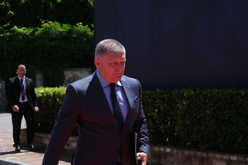 <p>Zvaničnici dolaze na mjesto održavanja sastanka, koji je planiran za tokom dana</p>