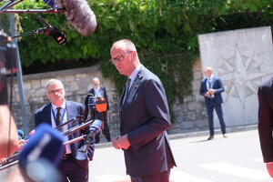Merc upozorava Srbiju: Ne može postojati politika ljuljanja između...