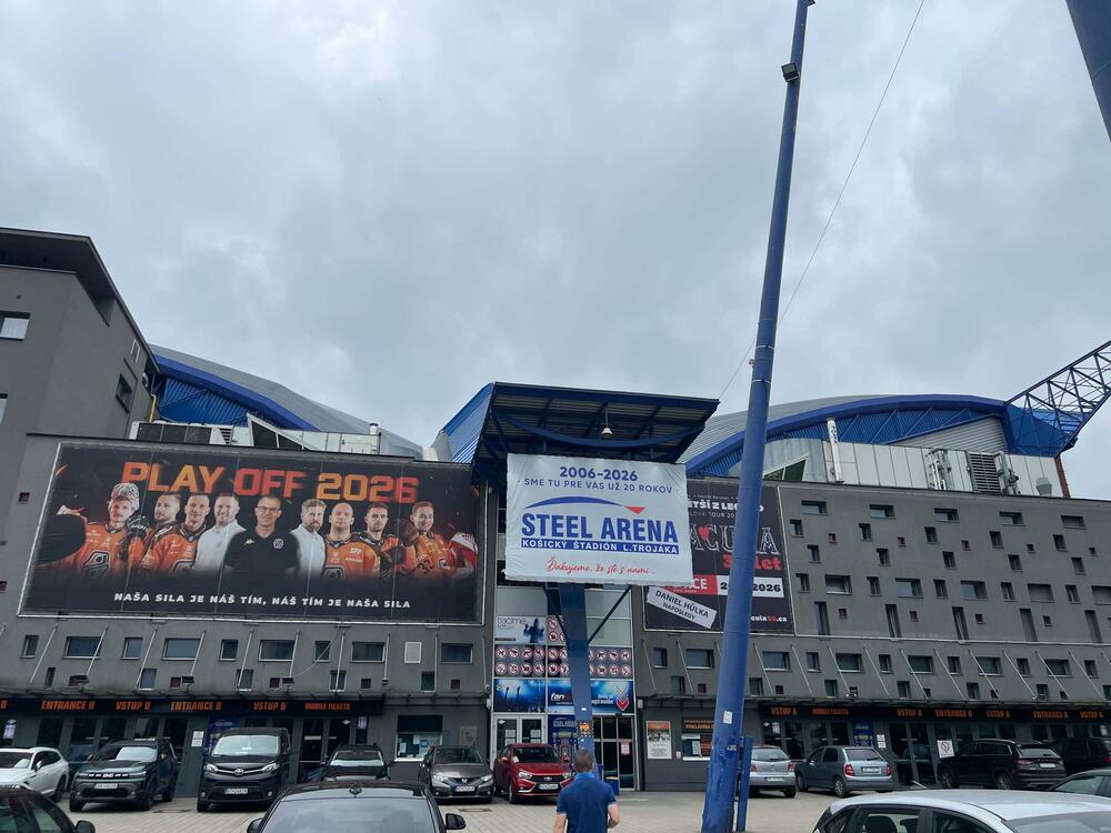 <p>Upoznajte grad na istoku Slovačke u kojem će danas igrati fudbaleri Crne Gore, ali i još jedan stadion koji nameće pitanje - zašto mogu svi, samo ne mi  </p>