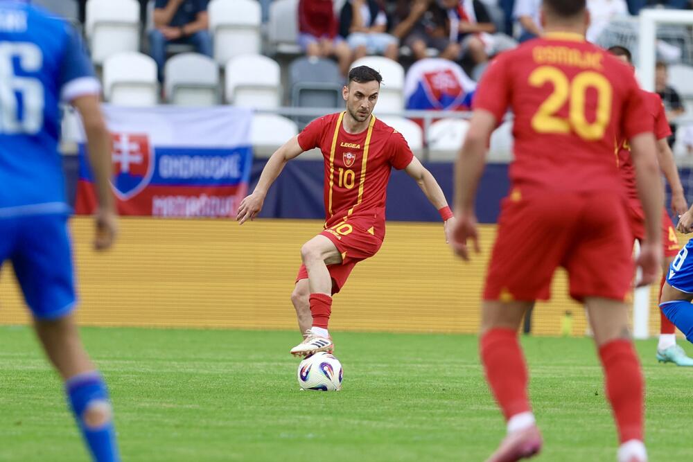 <p>Dva test meča u junu, pobjeda i remi - fudbaleri Crne Gore odigrali dobru utakmicu i sa Slovačkom u Košicama (2:2) i pokazali da imaju čemu da se nadaju kada krene Liga nacija</p>