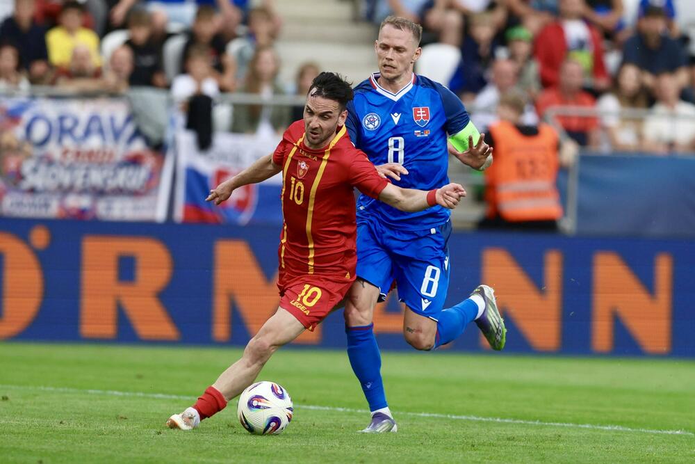 <p>Dva test meča u junu, pobjeda i remi - fudbaleri Crne Gore odigrali dobru utakmicu i sa Slovačkom u Košicama (2:2) i pokazali da imaju čemu da se nadaju kada krene Liga nacija</p>