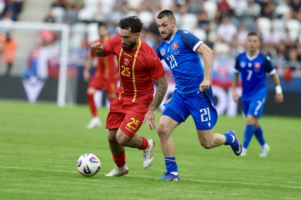<p>Dva test meča u junu, pobjeda i remi - fudbaleri Crne Gore odigrali dobru utakmicu i sa Slovačkom u Košicama (2:2) i pokazali da imaju čemu da se nadaju kada krene Liga nacija</p>