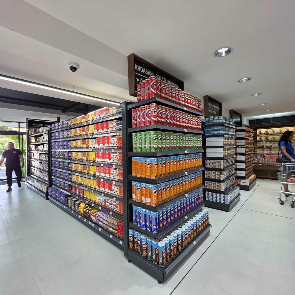<p>HDL otvorio je novi market u Dalmatinskoj ulici br. 66 u Podgorici, nastavljajući misiju da svojim kupcima obezbijedi kvalitetnu kupovinu po najnižim cijenama. Novi objekat prostire se na više od 600 m&sup2; i donosi pažljivo odabran asortiman proizvoda namijenjen svakodnevnim potrebama domaćinstava.</p>