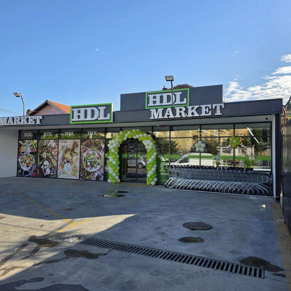 <p>HDL otvorio je novi market u Dalmatinskoj ulici br. 66 u Podgorici, nastavljajući misiju da svojim kupcima obezbijedi kvalitetnu kupovinu po najnižim cijenama. Novi objekat prostire se na više od 600 m&sup2; i donosi pažljivo odabran asortiman proizvoda namijenjen svakodnevnim potrebama domaćinstava.</p>
