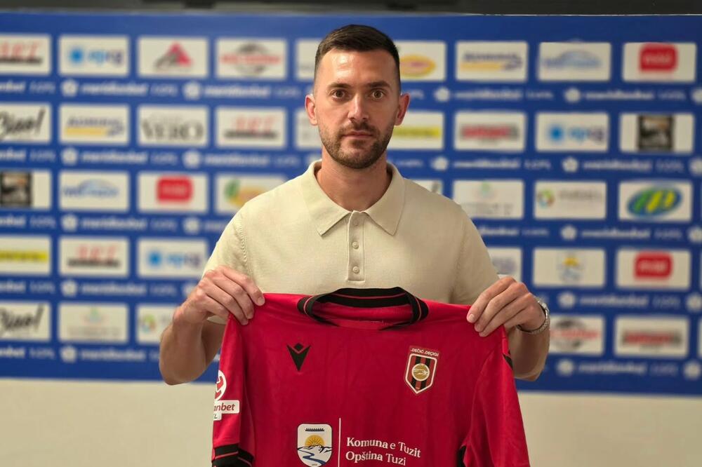 Adžović došao kući, Foto: FK Dečić