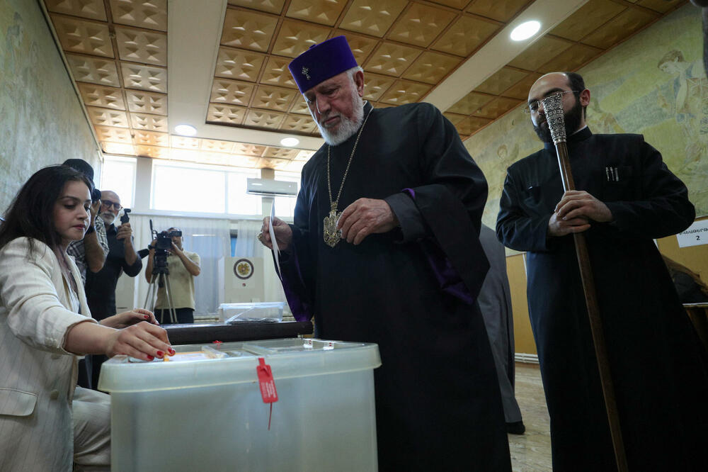 Jermenski patrijarh Garegin II glasa na izborima, Foto: Reuters