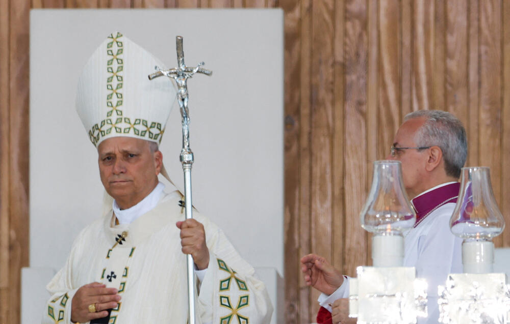 <p>Misa je pala na katolički praznik Korpus domini, u kojem kroz gradove i mjesta prolaze povorke građana, predvođene sveštenikom koji nosi evharistiju</p>