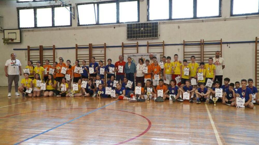 Rukometašice "Oktoiha" i muška ekipa OŠ "Nedakusi" najbolji 
