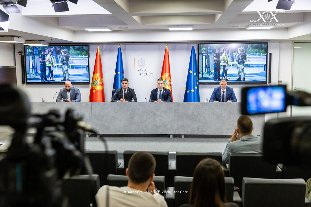 <p>Konferencija za medije čelnika sektora bezbjednosti održana je u Vladi Crne Gore</p>