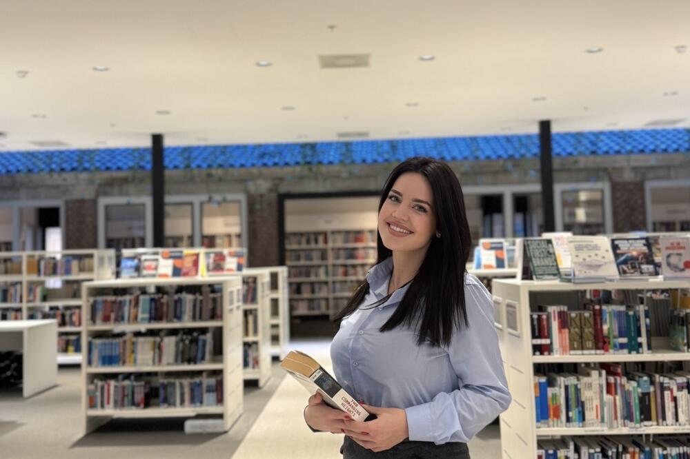 Idealni uslovi za učenje: Milica Bojanić u biblioteci, Foto: Privatna arhiva