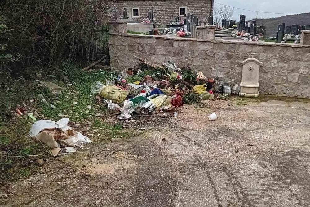 Mini-deponija i kod groblja u naselju Zupci, Foto: Marija Pešić