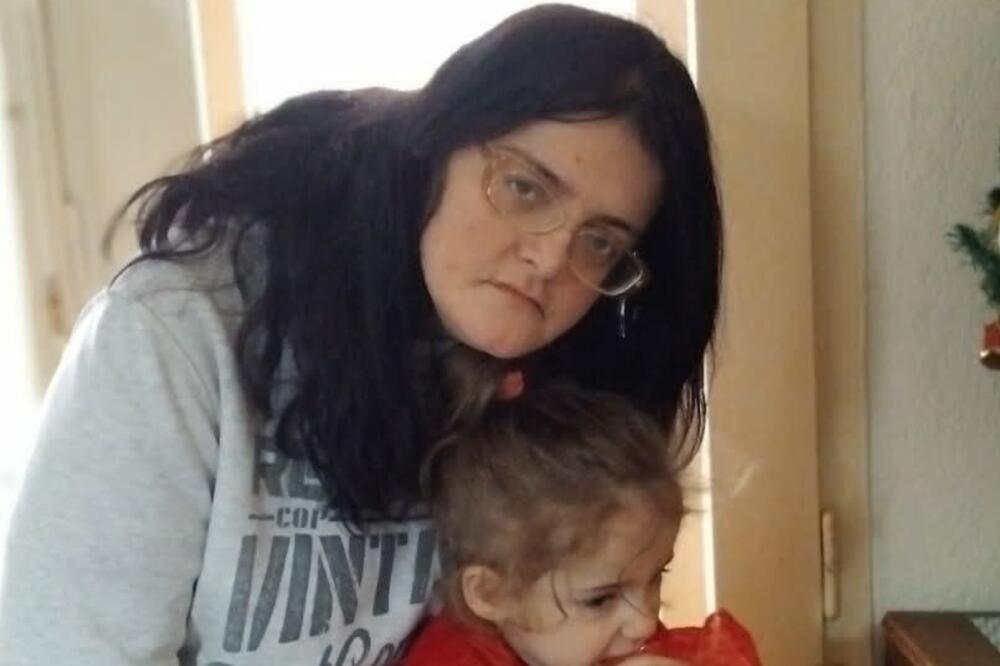 Svetlana sa mlađom kćerkom, Foto: Privatna arhiva