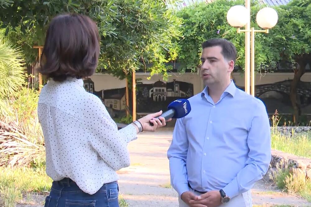 Luka Perić sa novinarkom TV Vijesti, Foto: Printscreen/Boje jutra