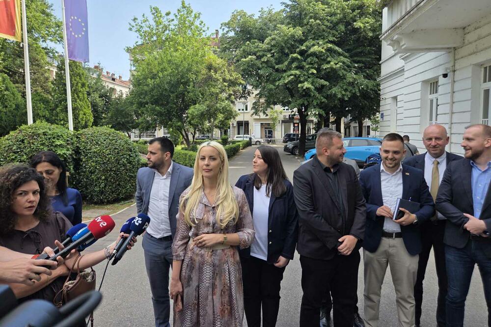 Predstavnici većine nakon sastanka, Foto: Biljana Matijašević