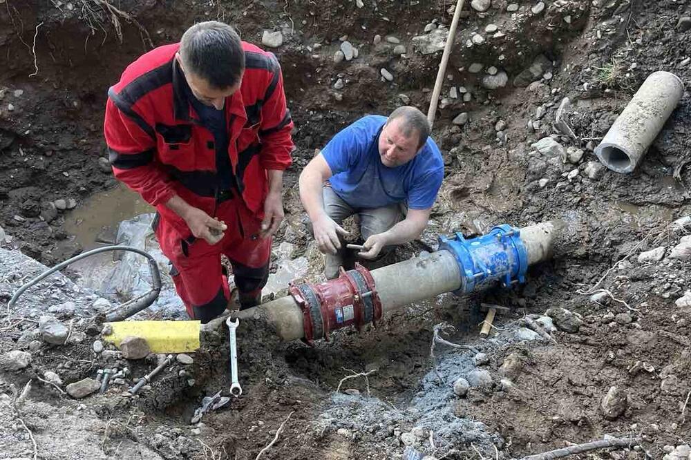 Nelegalnih priključaka oko 50 odsto: radnici preduzeća &ldquo;Gradac&rdquo; na terenu, Foto: Privatna arhiva
