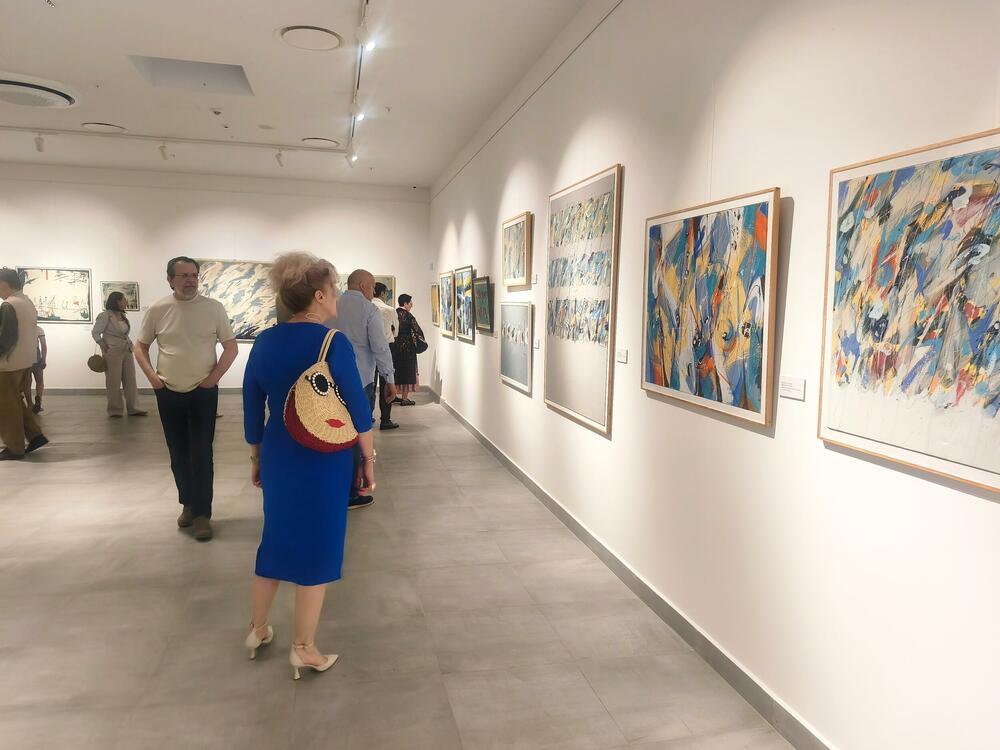 <p>Povodom 50 godina umjetničkog stvaralaštva i 30 članstva u Crnogorskoj akademiji nauka i umjetnosti, u Galeriji CANU otvorena izložba velikog crnogorskog umjetnika</p>
