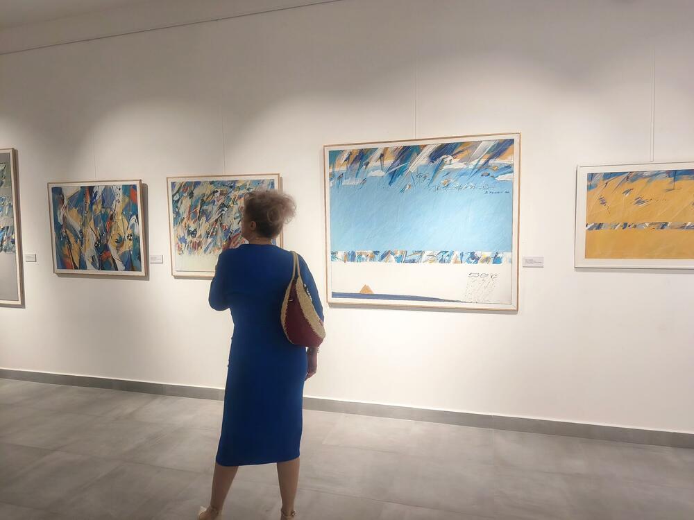 <p>Povodom 50 godina umjetničkog stvaralaštva i 30 članstva u Crnogorskoj akademiji nauka i umjetnosti, u Galeriji CANU otvorena izložba velikog crnogorskog umjetnika</p>