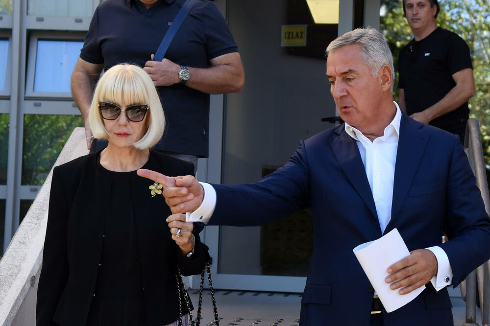 Gdje je predmet &ldquo;Telekom&rdquo;?: Milo i Ana Đukanović (ilustracija), Foto: Luka Zekovic