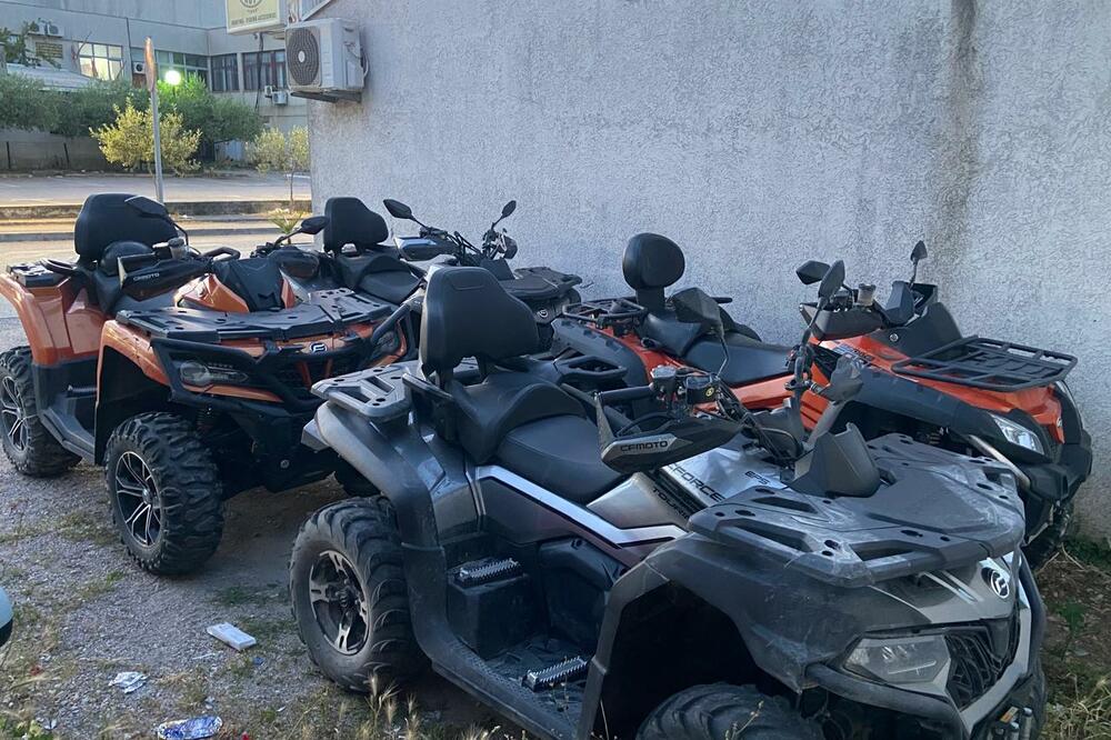 Kvadovi, Foto: Uprava policije