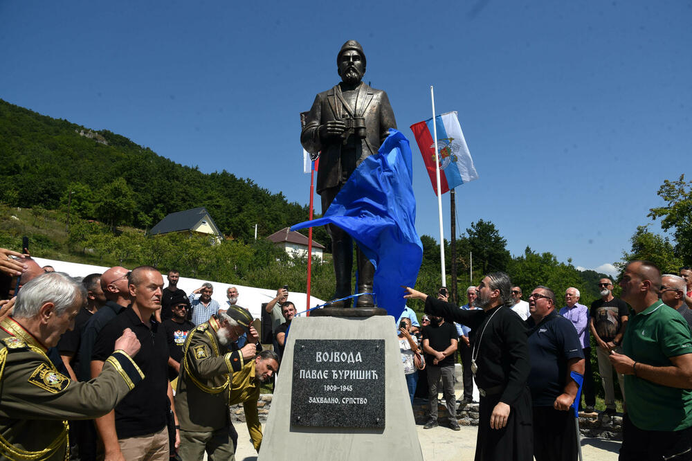 Sinergija ekstremističkih struktura i dijela SPC kao izvor nestabilnosti pred izbore: spomenik Đurišiću, Foto: BORIS PEJOVIC