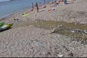 Opet fekalije u moru: Neslavan početak turističke sezone u Budvi