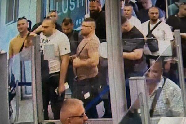 Nepoželjne goste sa čarter leta Beograd-Tivat &bdquo;sreli&rdquo; na aerodromu