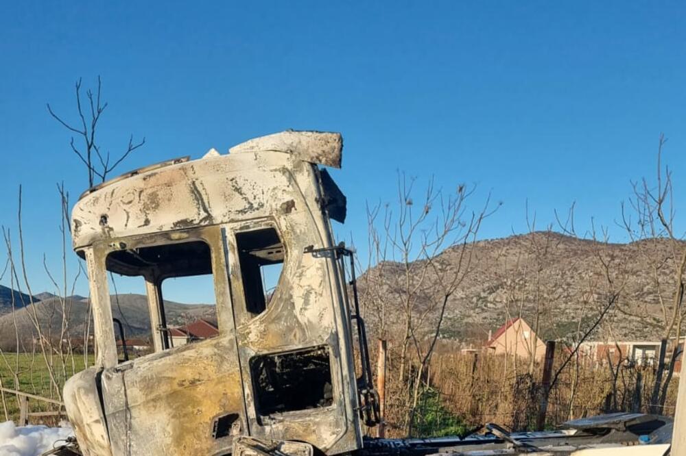 Zapaljeno vozilo "scania", Foto: Uprava policije