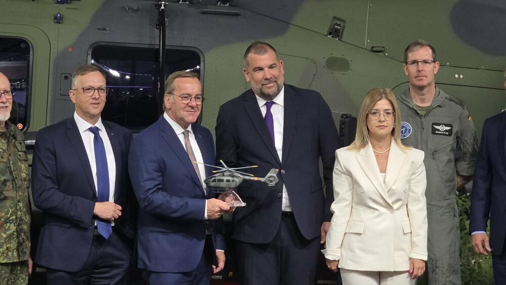 <p>"Erbasov" višenamjenski helikopter tipa H-145M namijenjen je za prevoženje do deset osoba, a u borbenoj varijanti, i koristi se za vazduhoplovnu vatrenu podršku, osmatranje i izviđanje terena, kao i za desantiranje specijalnih snaga</p>