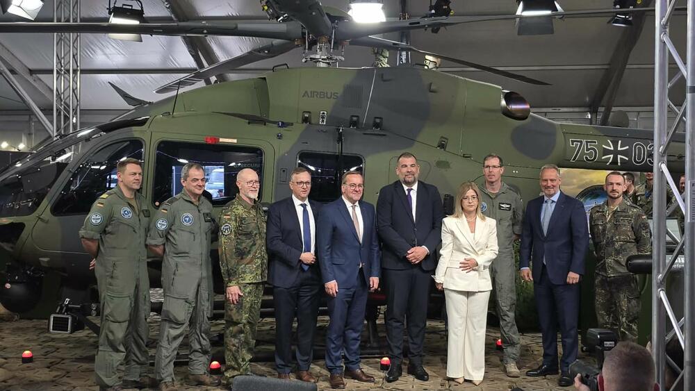 <p>"Erbasov" višenamjenski helikopter tipa H-145M namijenjen je za prevoženje do deset osoba, a u borbenoj varijanti, i koristi se za vazduhoplovnu vatrenu podršku, osmatranje i izviđanje terena, kao i za desantiranje specijalnih snaga</p>