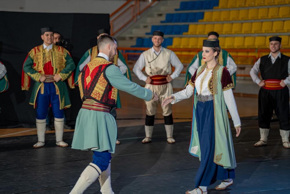 <p>Program je bio podijeljen u dva tematska dijela. Prvi dio bio je posvećen nematerijalnom kulturnom dobru "Tradicionalne igre kolašinskog kraja", koje predstavlja jedan od najznačajnijih segmenata lokalnog i nacionalnog kulturnog nasljeđa</p>
