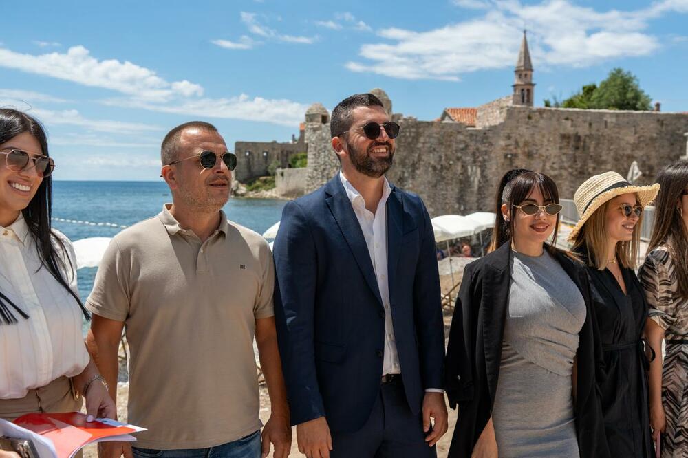 <p>Direktor Morgskog dobra, Mladen Mikijelj, kazao je da je očišćen prostor, unaprijeđen pristup i stvoreni bolji uslovi za odmor i rekreaciju svih generacija</p>